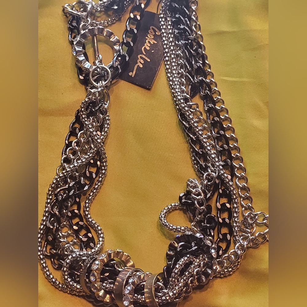 BRAND NEW ✨️ Crystal Encrusted Necklace A SHOWSTOPPER!